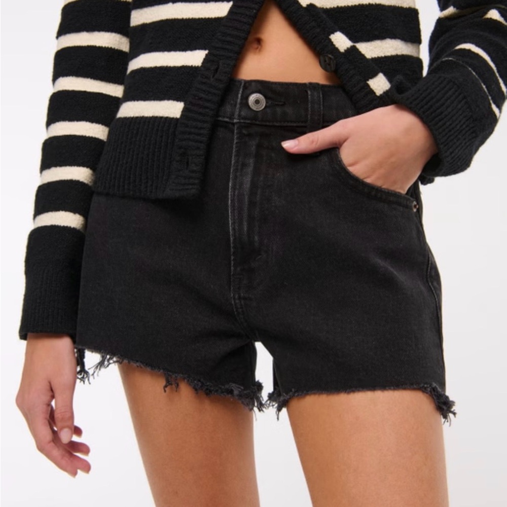 ABERCROMBIE The Mom Short High Rise